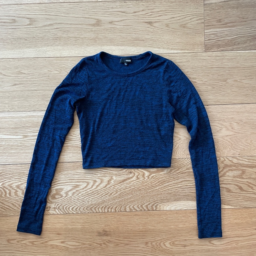 Aritzia Wilfred Free crop top